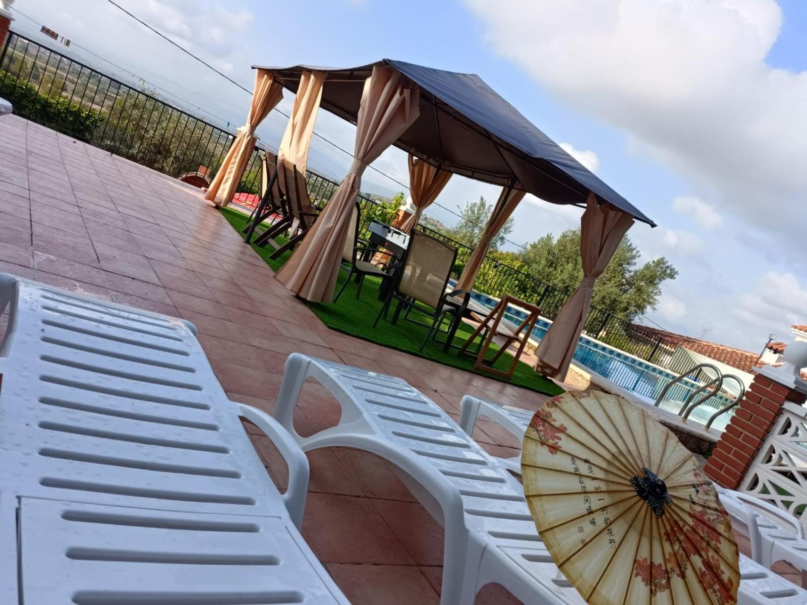 Bedroom With Private Bathroom And Two-Bedroom Family Suite In Quiet Forest Country House 80M2 Large Swimming Pool Music Town Lliria The Garden And Swimmingpool And Garden Are Shared Bagian luar foto