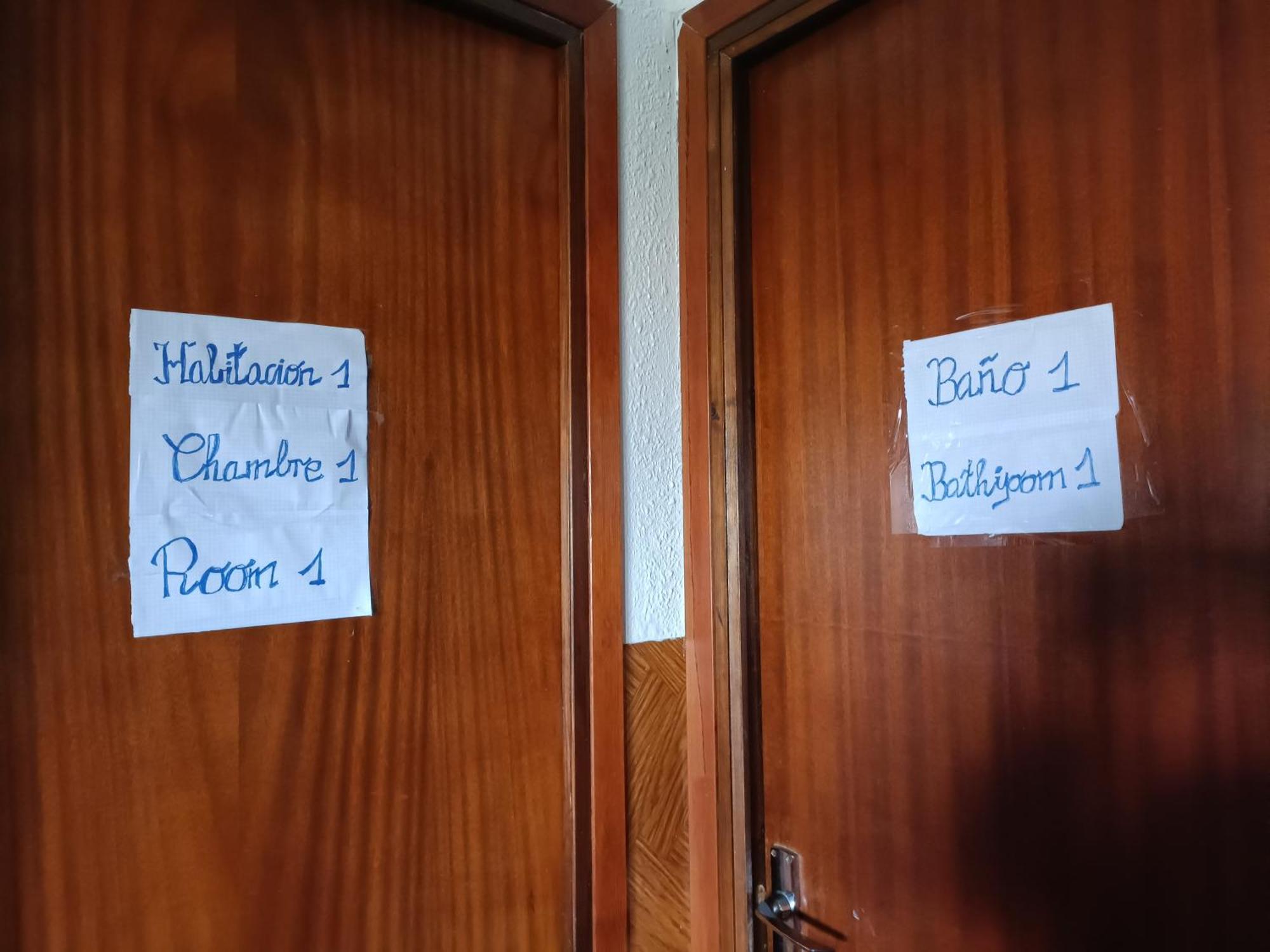 Bedroom With Private Bathroom And Two-Bedroom Family Suite In Quiet Forest Country House 80M2 Large Swimming Pool Music Town Lliria The Garden And Swimmingpool And Garden Are Shared Ruang foto