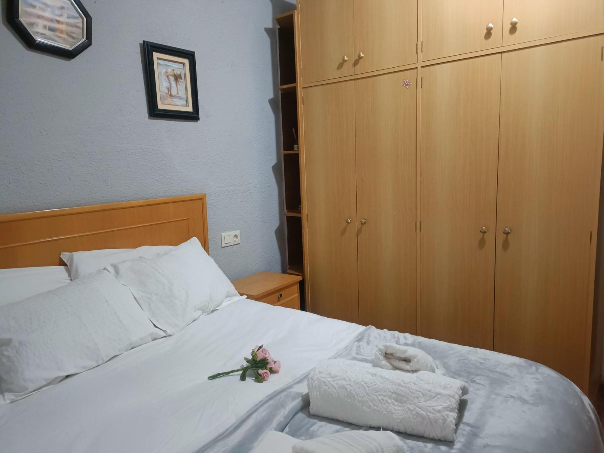 Bedroom With Private Bathroom And Two-Bedroom Family Suite In Quiet Forest Country House 80M2 Large Swimming Pool Music Town Lliria The Garden And Swimmingpool And Garden Are Shared Ruang foto