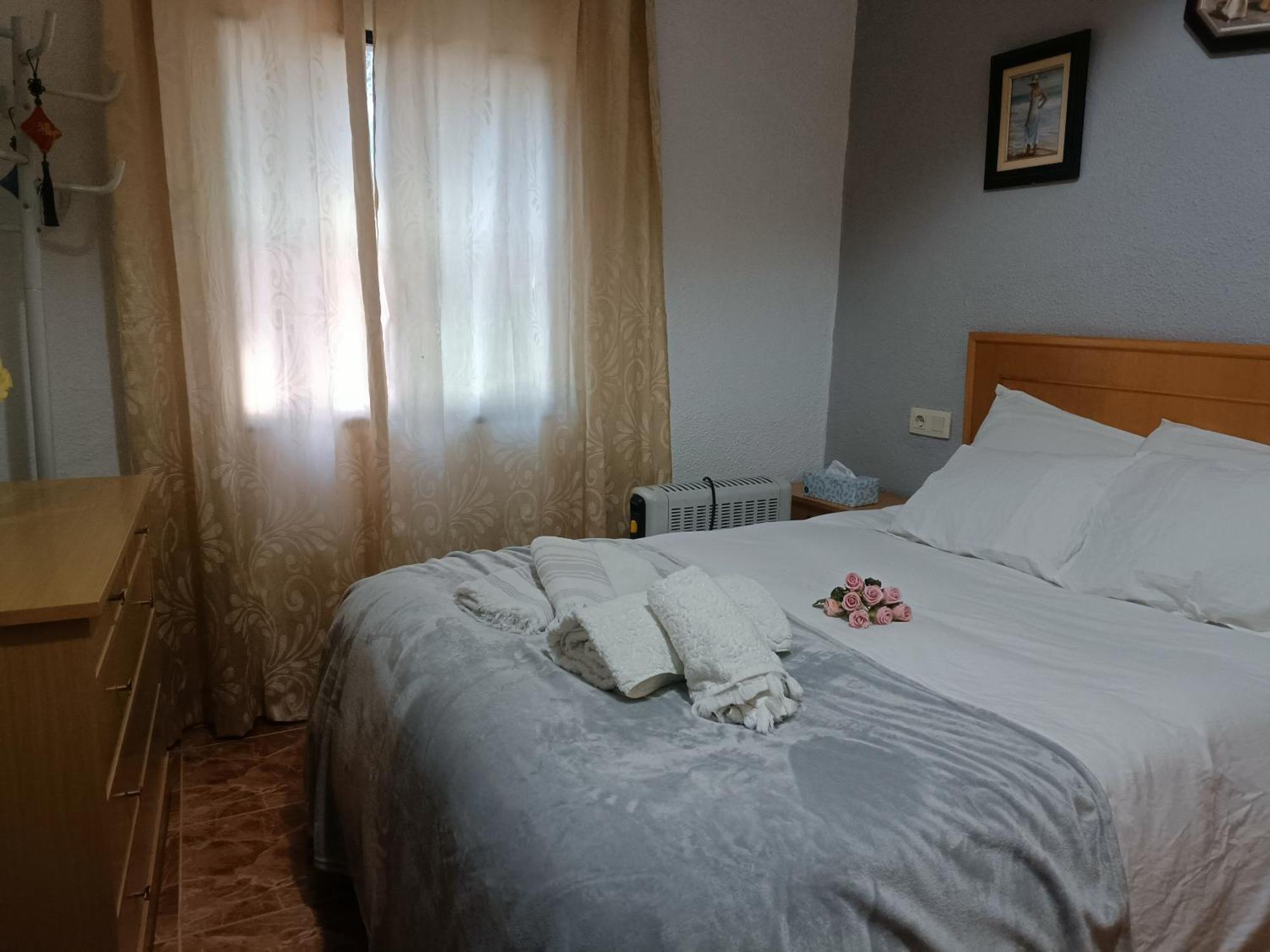 Bedroom With Private Bathroom And Two-Bedroom Family Suite In Quiet Forest Country House 80M2 Large Swimming Pool Music Town Lliria The Garden And Swimmingpool And Garden Are Shared Ruang foto